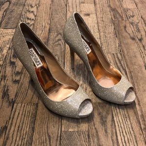 Badgley Mischka Gold shiny open toe heels size 7.5